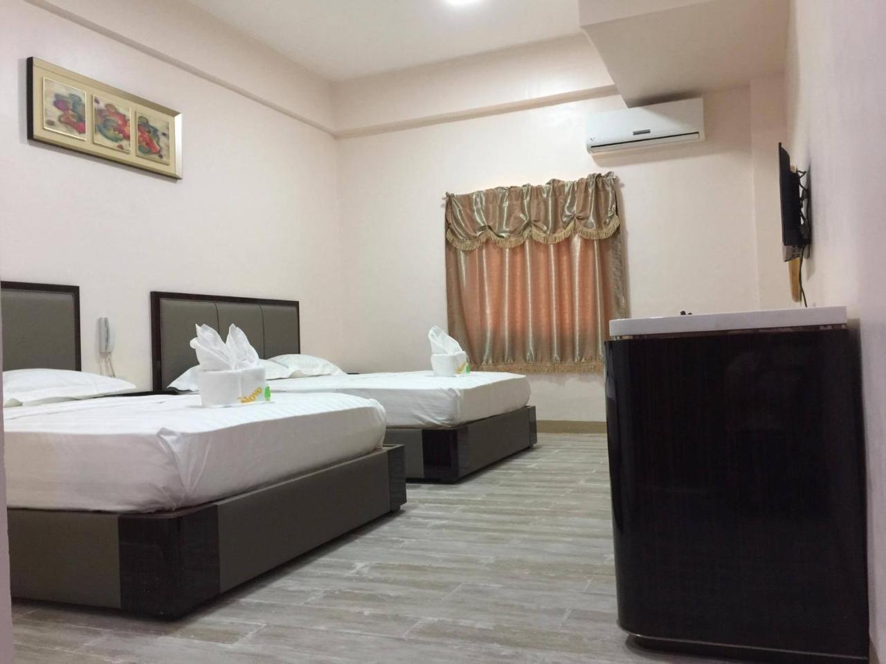 Meaco Royal Hotel - Lipa Lipa City Buitenkant foto