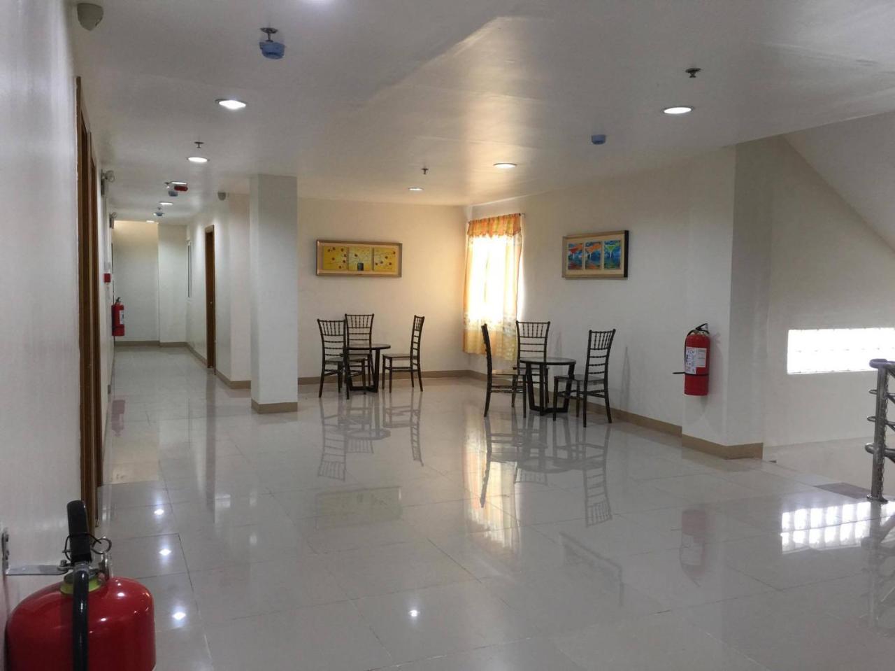 Meaco Royal Hotel - Lipa Lipa City Buitenkant foto